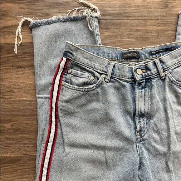 Banana Republic | High-Rise Straight Raw Hem Jeans - Picture 4 of 7